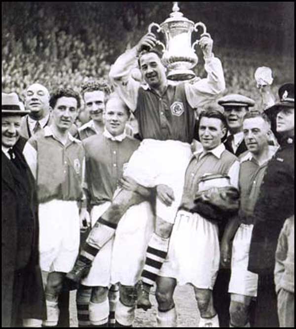 Arsenal 1930 – 1948: 6 chức vô địch Anh dưới sự dẫn dắt của Herbert Chapman cùng 3 chức vô địch khu vực (giải VĐQG bị tạm dừng vì Thế chiến thứ 2).